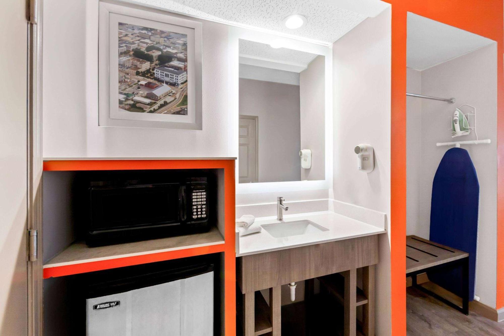 ฮาวเวิร์ด จอห์นสัน บาย วินด์แฮม แจ็คสัน Hotel ภายนอก รูปภาพ